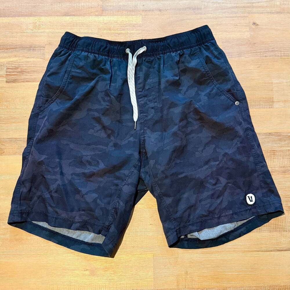 Vuori Kore Performance Short Black Watercolor Camo Size M